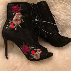 Gianni Bini open toe Black Floral ankle boot